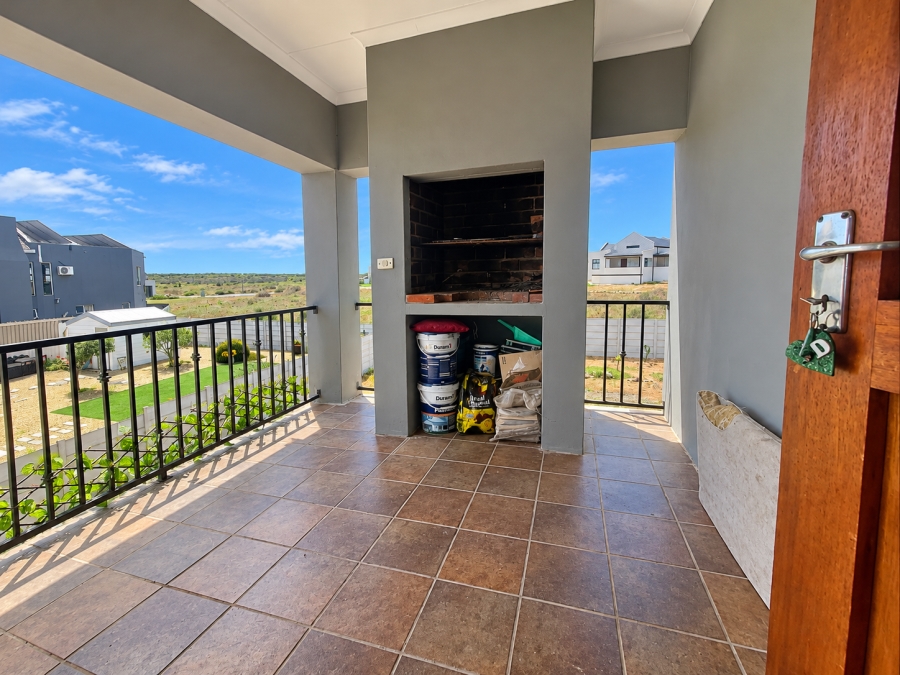 To Let 4 Bedroom Property for Rent in Hoogland Western Cape